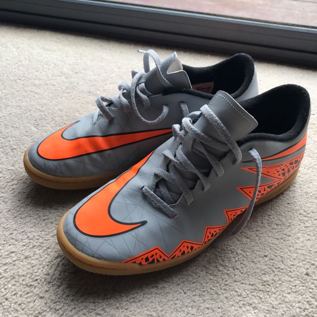 Nike futsal shoes nz store