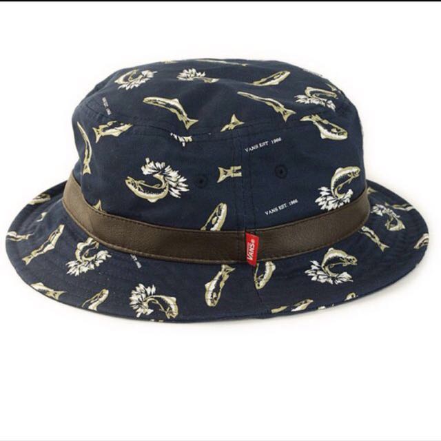 vans camo bucket hat