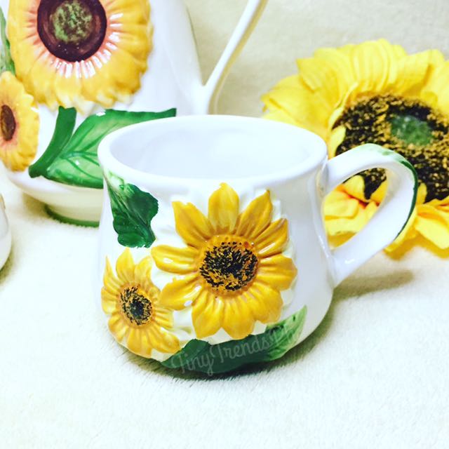 🌻 Sunflower Teacups ☕️🌻 (Category: Coffee & Tea Tableware) located in Makati City. Submitted by tinytrendsph (Listing ID 120047643, Image 1). Description: .