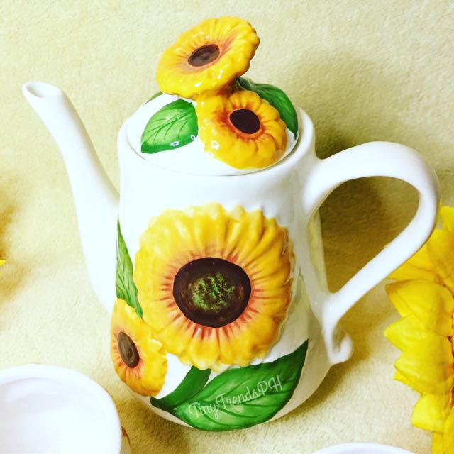 🌻 Sunflower Teapot ☕️🌻 (Category: Coffee & Tea Tableware) located in Makati City. Submitted by tinytrendsph (Listing ID 120048071, Image 2). Description: .