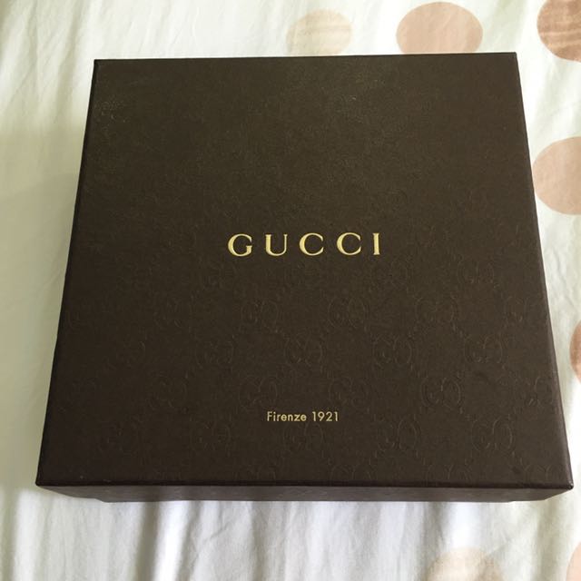 gucci box logo