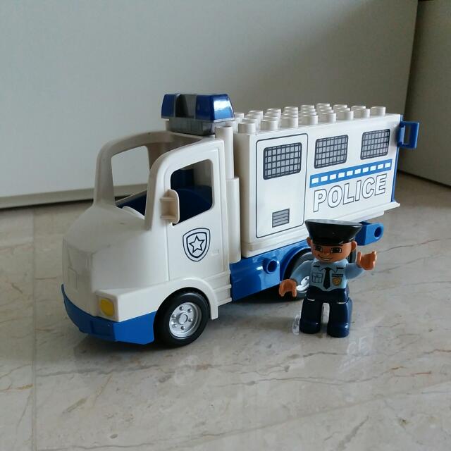 Duplo police van 2025