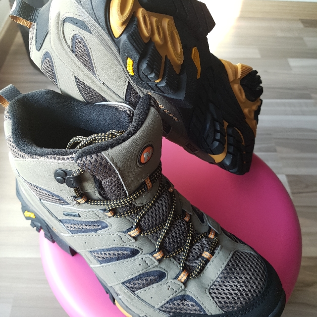 pludselig Stædig brutalt MERRELL MOAB 2 GORE-TEX HIKING SHOES, Men's Fashion, Footwear, Casual shoes  on Carousell