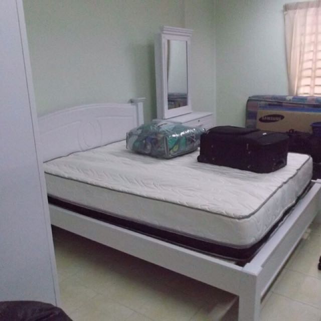 Set Bilik Tidur Rumah Perabot Di Carou Photo