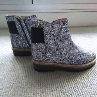 *New* Size 37 XPERIMENTAL BOOTS