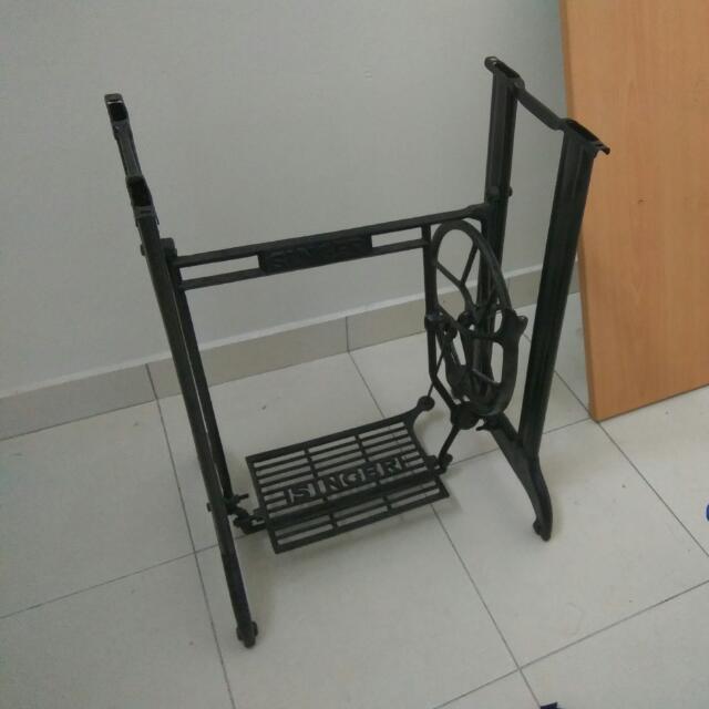 Kaki Mesin Jahit Singer Antik Antiques Antique Furniture On Carousell