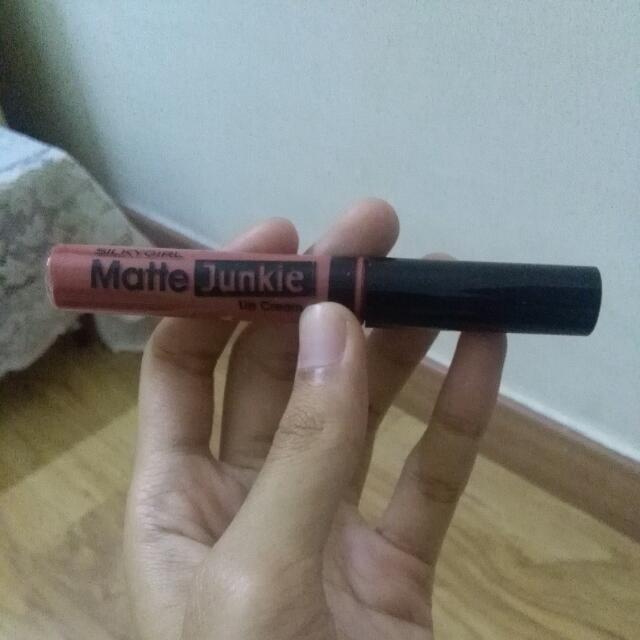 Gincu Silkygirl Matte Junkie – Masih Relevan Pada 2025?