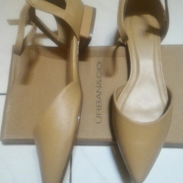 Urban N Co Lizzy Flat Fesyen Wanita Sepatu Di Carousell