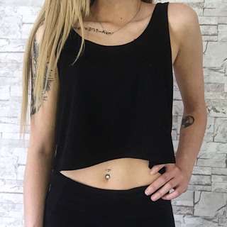 Loose Black Crop
