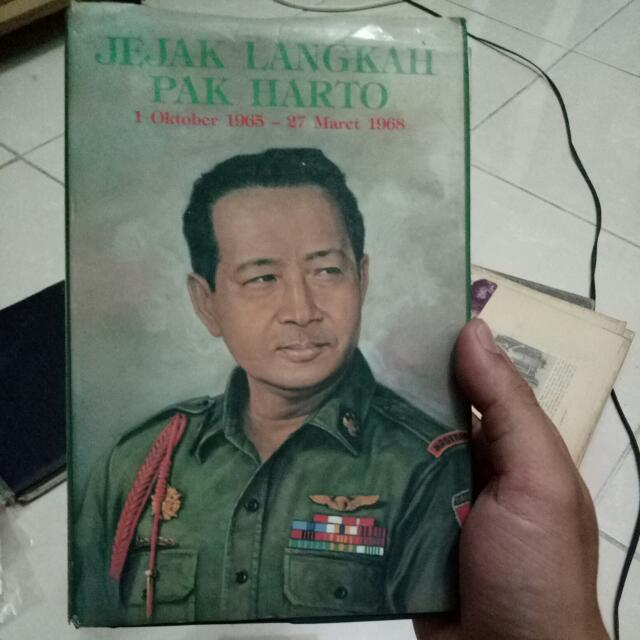Buku Jejak Langkah Pak Harto Buku Alat Tulis Buku Di Carousell