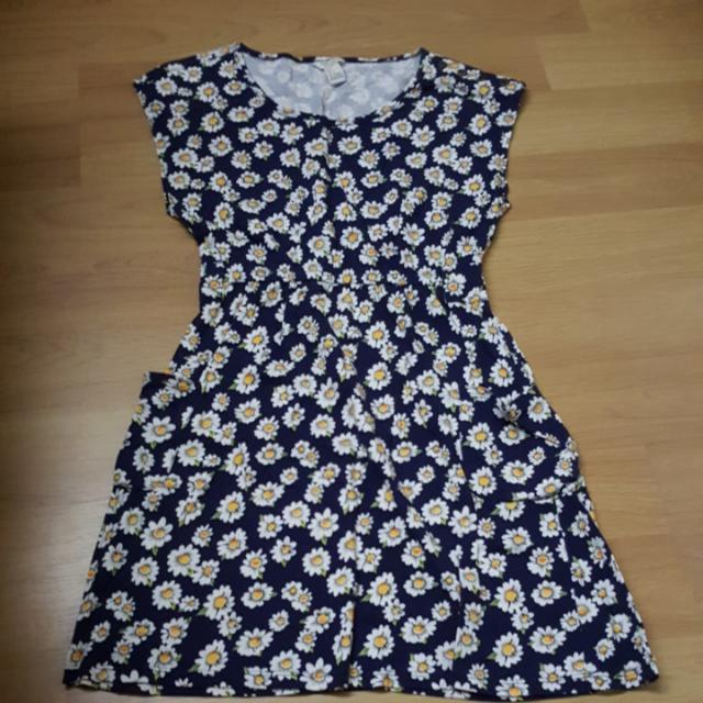blue dress with white daisies