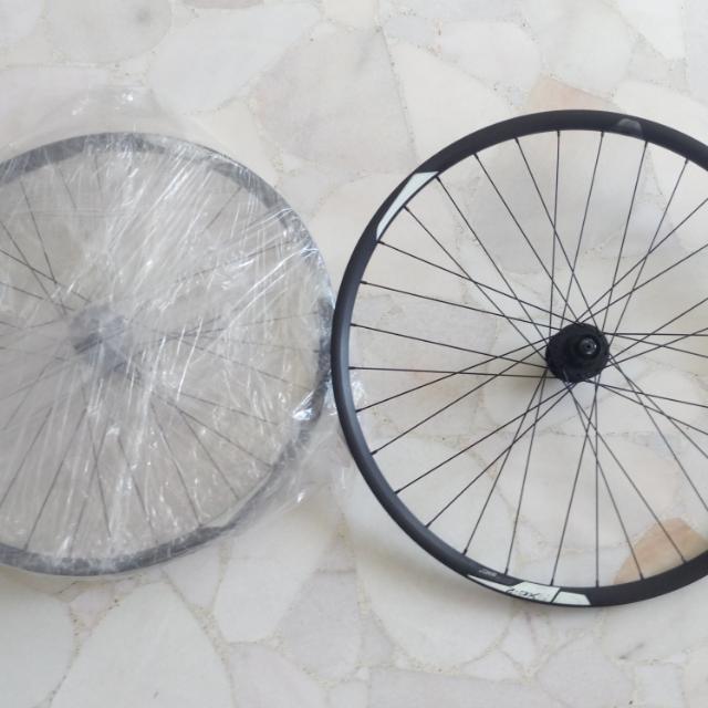 giant hookless rims