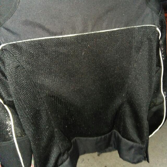 Jacket (Category: Auto Accessories) located in Shah Alam. Submitted by prelovedbelovedstuff (Listing ID 120437908, Image 3). Description: size S condition tip top include pad.