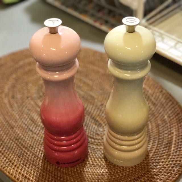 salt and pepper shakers kitchen