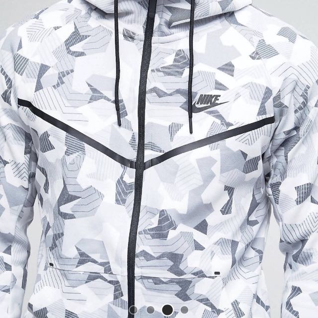 Найк замок. Nike Windrunner Camouflage. Nike Camo Tech Fleece Windrunner. Nike Tech Fleece камуфляж. Nike Tech Fleece Camo White.
