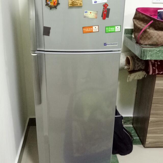 Peti Ais 300 Liter, TV & Home Appliances, Kitchen Appliances