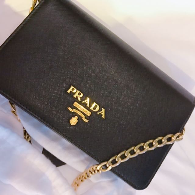 全新專櫃prada金鍊包 名牌精品 精品包包在旋轉拍賣
