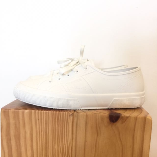 Superga rubber outlet