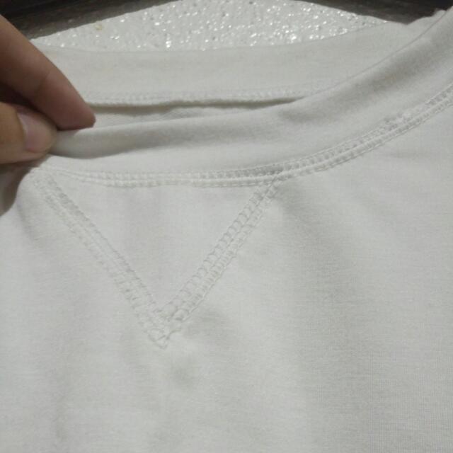 White Cropped Hoodie (Category: Coats, Jackets and Outerwear) located in Quezon City. Submitted by misspee (Listing ID 120312538, Image 2). Description: .