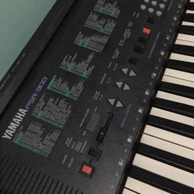 Yamaha PSR 300, Hobbies & Toys, Music & Media, CDs & DVDs on Carousell