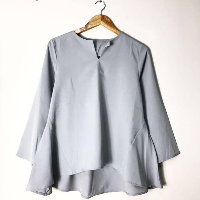 Basic Top (Category: Blouses) located in Singapore. Submitted by bythfc (Listing ID 120569144, Image 2). Description: .