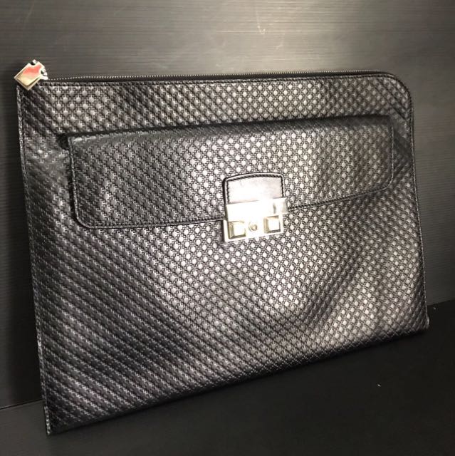 gucci portfolio clutch