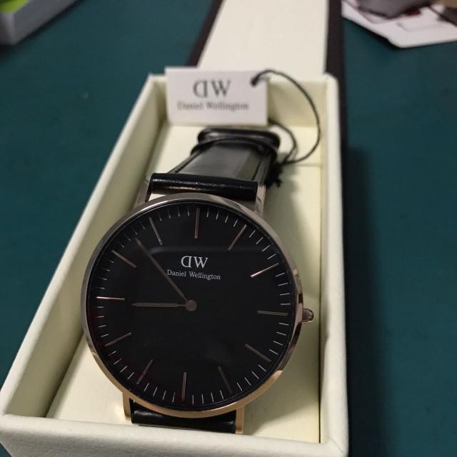 Vær tilfreds teori ring Last 1) Daniel Wellington Black Classic 40mm (Male Watch), Mobile Phones &  Gadgets, Wearables & Smart Watches on Carousell