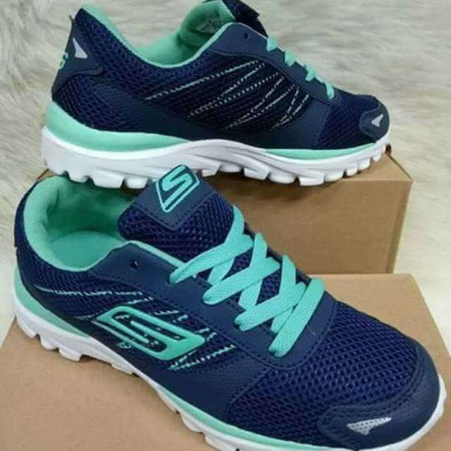 Skechers, Women's Fashion, Footwear, Sneakers on Carousell