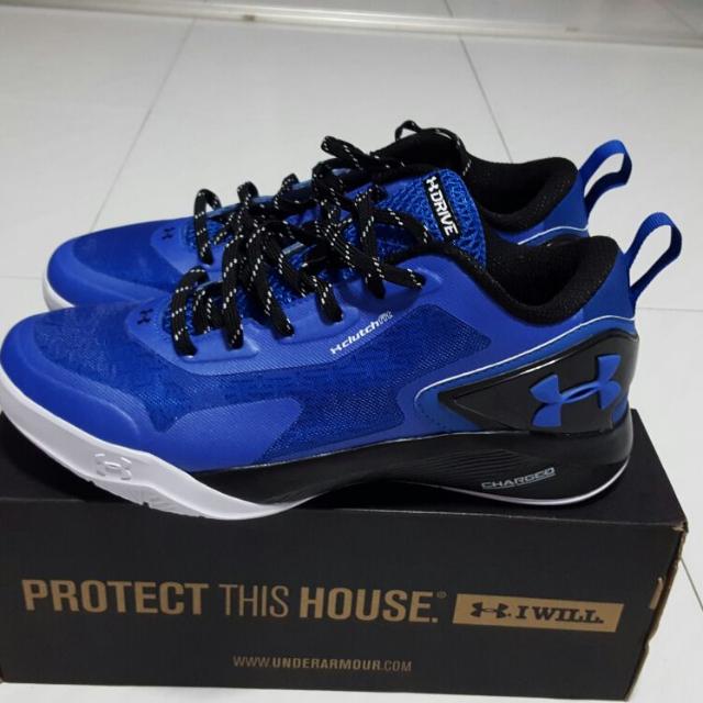 Under armour basketball shoes clutchfit sales