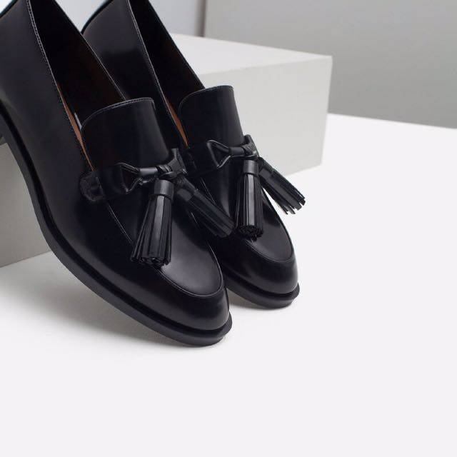 Leather Loafers With Tassels 