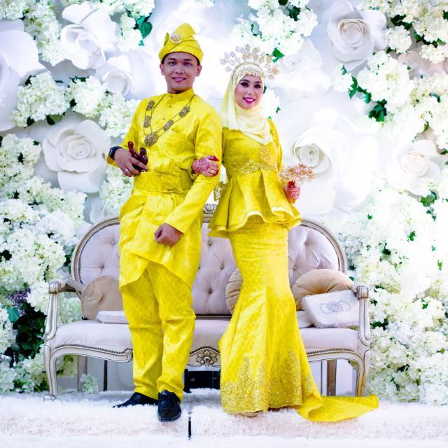 Baju Kahwin Kuning Diraja