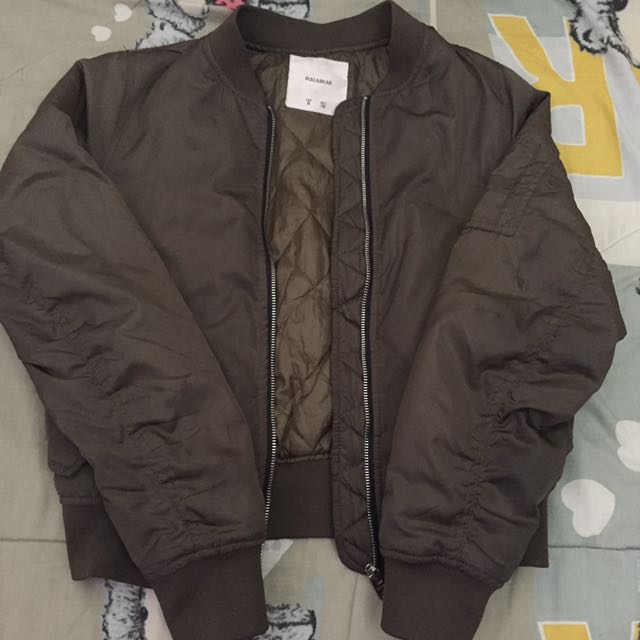 Pull & Bear Bomber Jacket, Fesyen Wanita, Pakaian Wanita di Carousell