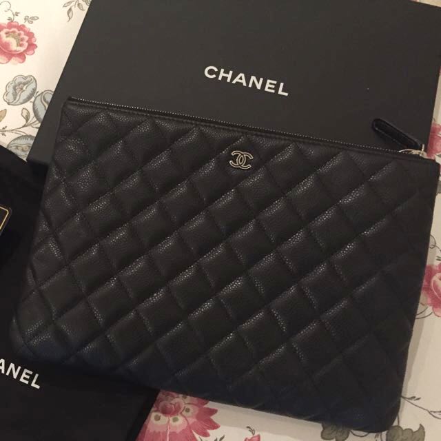 Chanel quilted pouch store