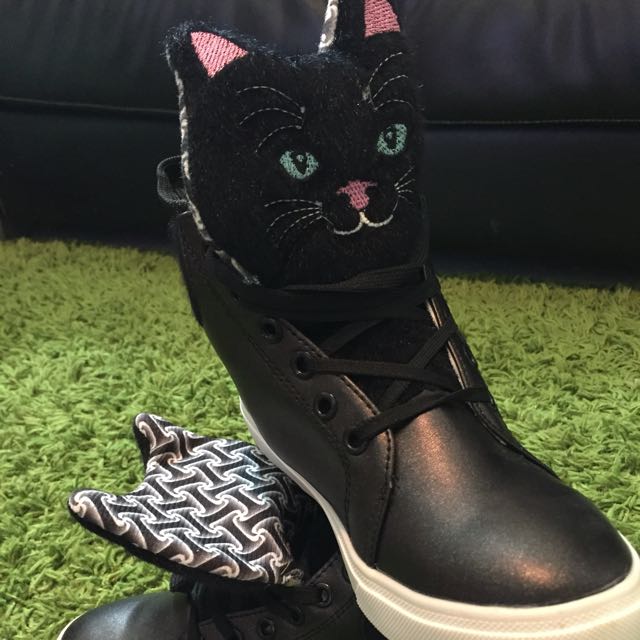 HI CATZ shoes (Black Color), Women's Fashion, Footwear, Sneakers on Carousell