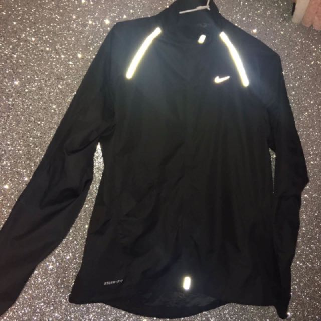 nike spray jacket womens