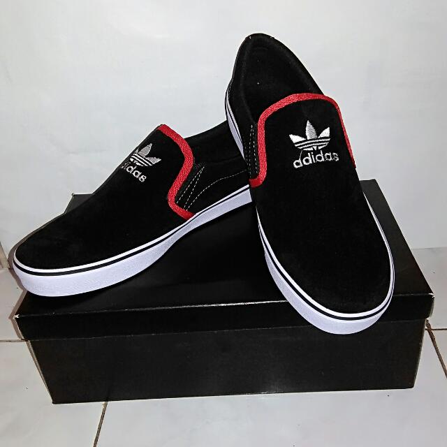 Sepatu Casual Pria Adidas Slip On Black Grade Original Fesyen Pria Sepatu Di Carousell