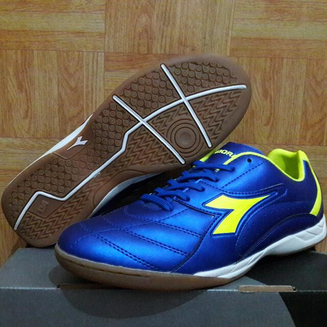 Sepatu Futsal Diadora Cherokee Original Sepakbola Olahraga Sport Murah Fesyen Pria Sepatu Di Carousell