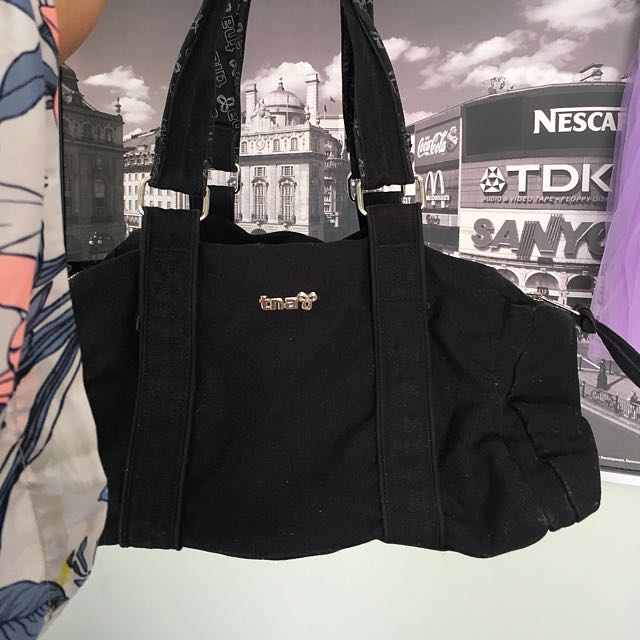 Aritzia outlet duffle bag