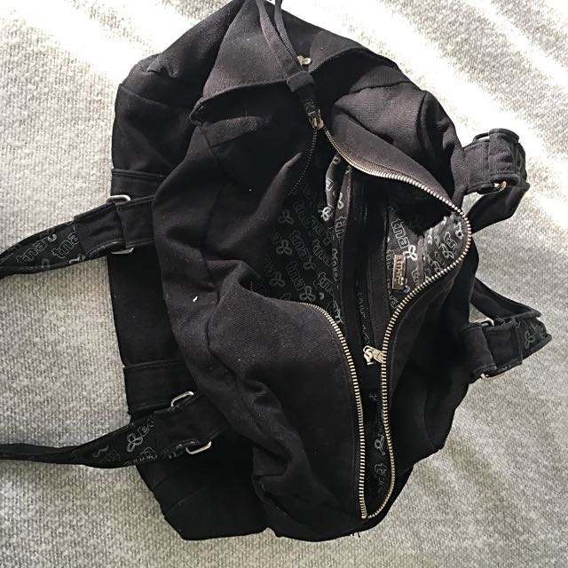 Aritzia top duffle bag
