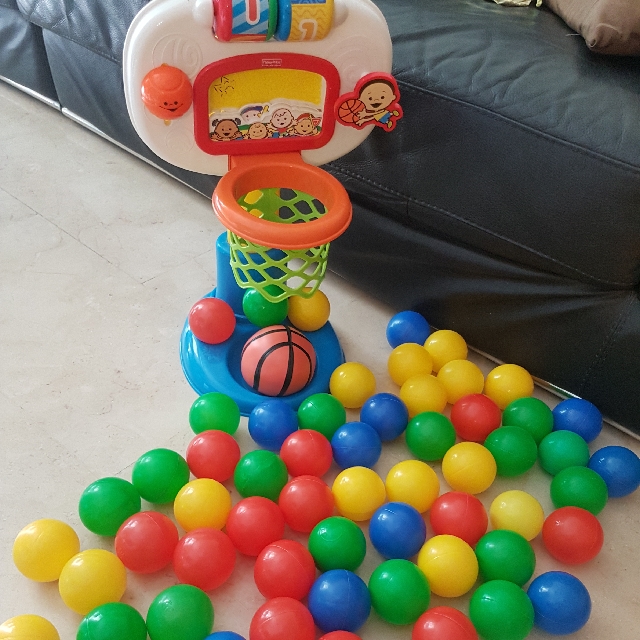 Fisher Price Dunk N Cheer Basketball Hoop 70 Colourful Balls