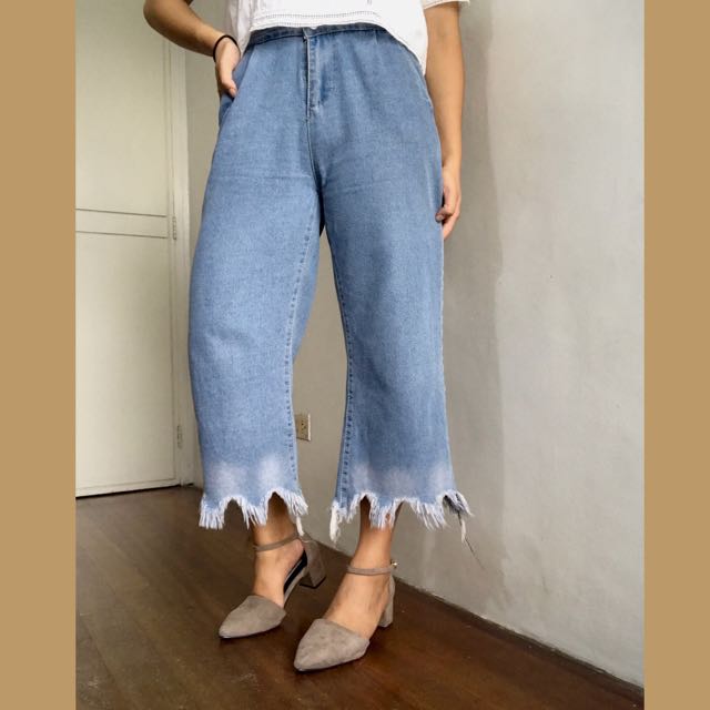 HW Denim Cutoff Cullotes (Category: Other Bottoms) located in Quezon City. Submitted by staples_ (Listing ID 120965671, Image 2). Description: .