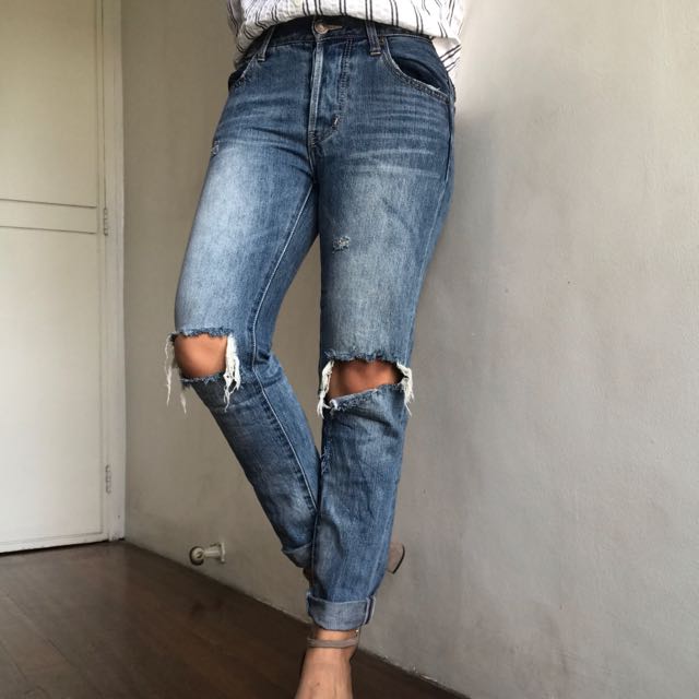 Knee Ripped HW boyfriend jeans (Category: Jeans) located in Quezon City. Submitted by staples_ (Listing ID 120966662, Image 1). Description: .