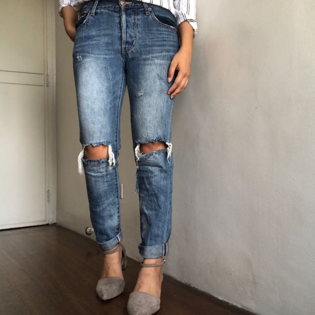 Knee Ripped HW boyfriend jeans (Category: Jeans) located in Quezon City. Submitted by staples_ (Listing ID 120966662, Image 2). Description: .