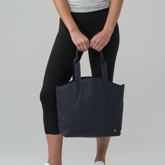 lululemon mini tote bag