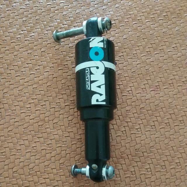 sr suntour raidon rear shock