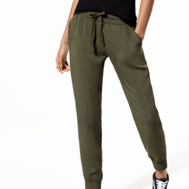 Aritzia \