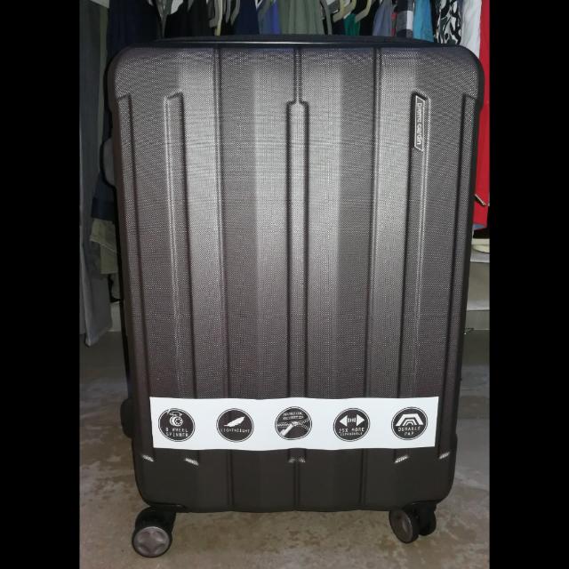 pierre cardin luggage size