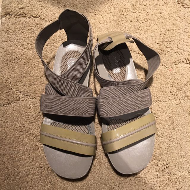 easy spirit anti gravity sandals