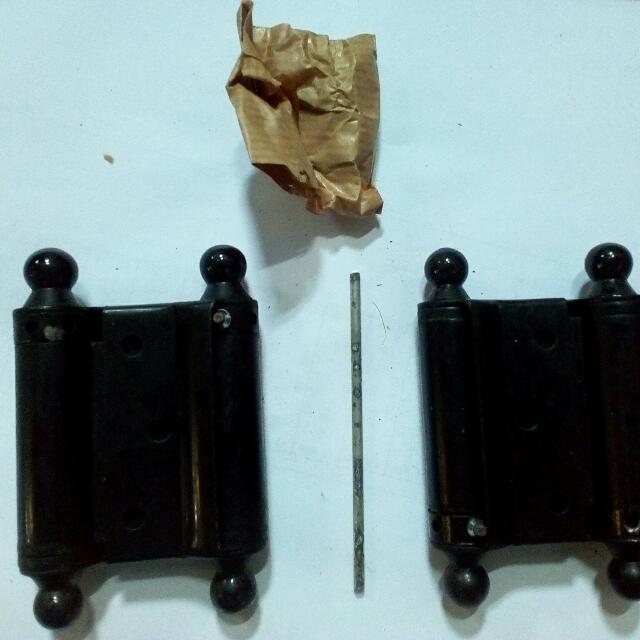 Engsel Pintu Koboi Home Furniture Others On Carousell Kita dowshardware menyediakan berbagai jenis handle pintu dan kunci pintu untuk rumah sederhana, rumah mewah, gedung perkantoran, hotel lock, kunci pintu kondominium, access control pintu rumah, fingerprint absen kantor. engsel pintu koboi