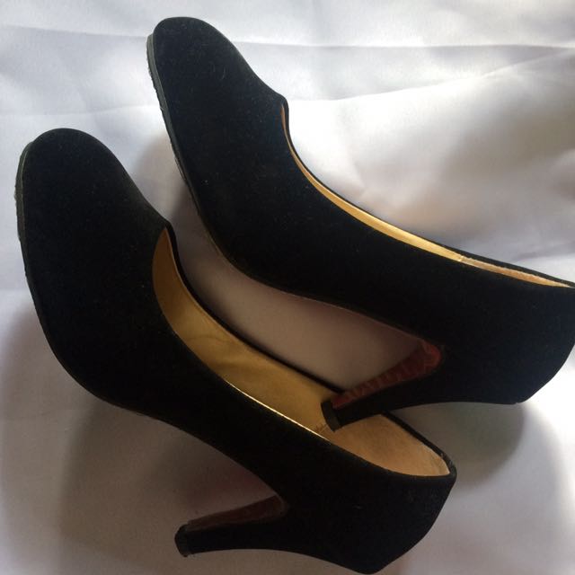 Gamuza sales black shoes